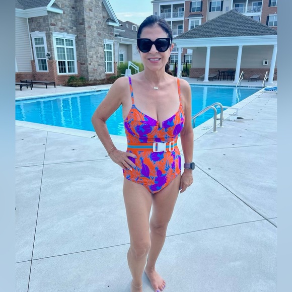 Vetchy swimsuit. - Picture 2 of 2